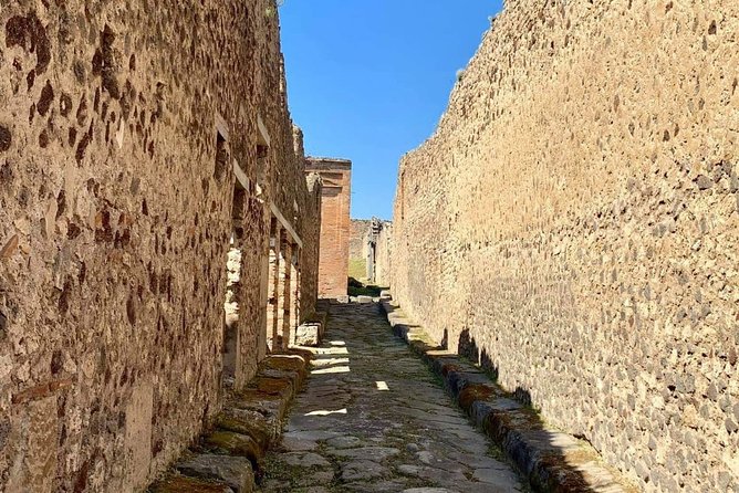 Pompeii the Buried city - Theaters and the north side: closing in on daily rhythm