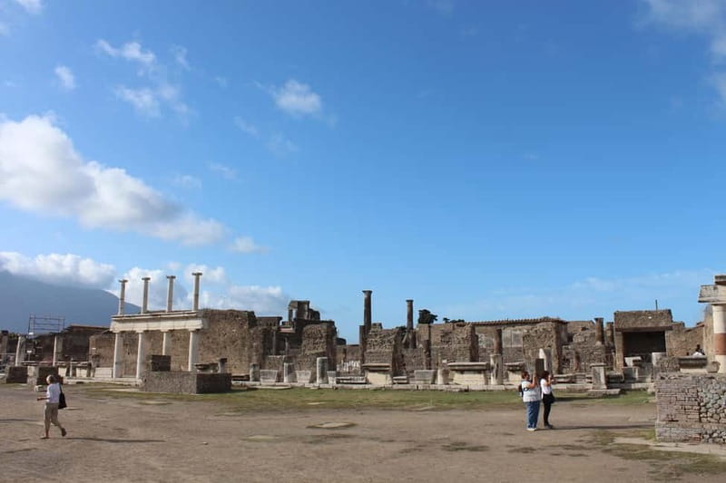 Pompeii: The Ultimate Skip-the-Line Archaeological Adventure - Vetutius Placidus House and Thermopolium: Food, People, and Daily Routine