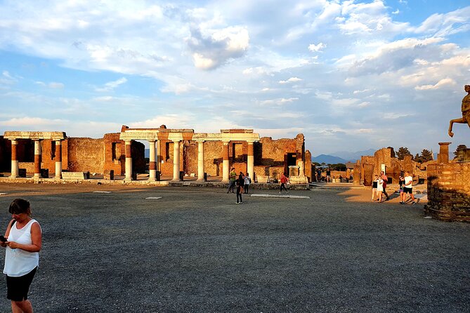 Pompeii tour at sunset time - A visit away from the crowds - Why sunset timing makes Pompeii feel less overwhelming
