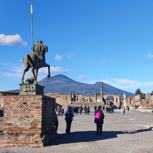 Pompeii Tour with Archaeological Expert and Lunch - Skip-the-line entry and where you actually start
