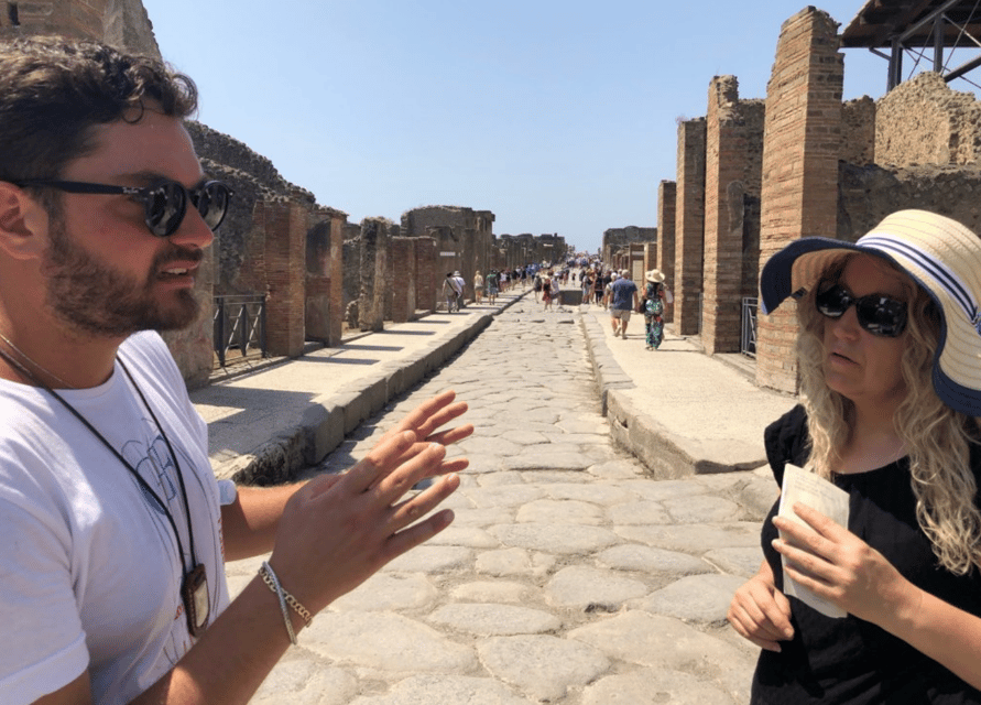 Pompeii VIP 3h Tour: Skip-the-line with your Archaeologist - Via dell’Abbondanza and the feeling of a real city