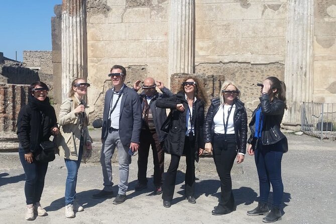 Pompeii: walking tour with 3D glasses and with entrance ticket - AR Compatibility Tips for Eyeglass Wearers