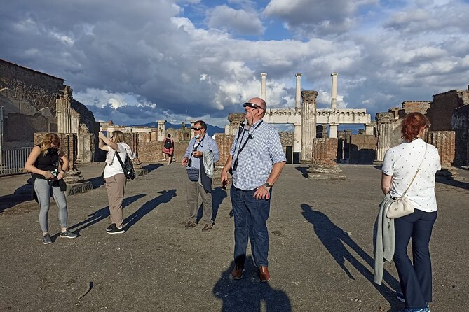Pompeii: walking tour with 3D glasses and with entrance ticket - After the Tour: Using Your AR Memory to Explore the Rest