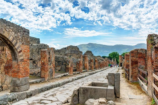 Pompeii Walking tour with Guide and ticket - Pompeii Archaeological Park: Getting Value From About Two Guided Hours