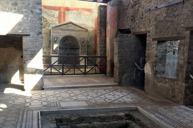 Pompeii with an archaeologist, small group!!! - How to get the most out of a 2-hour guided Pompeii visit