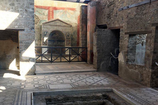 Pompeii with an archaeologist, the original!!! - What makes the archaeologist approach feel different