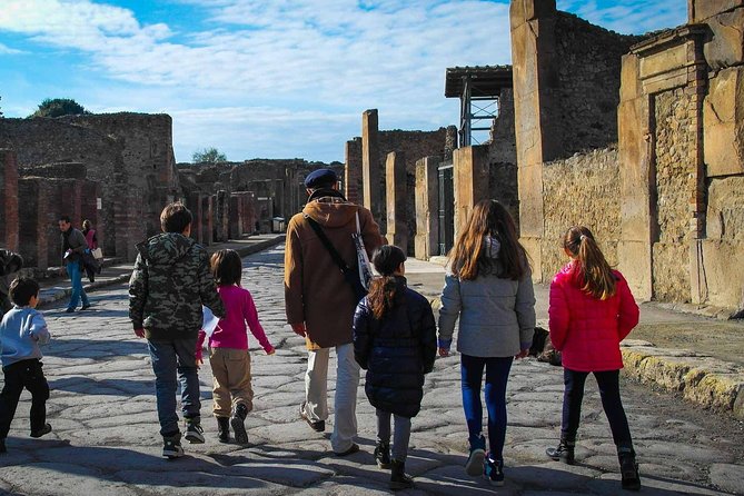 Private Awesome Pompeii Family Tour + Guide, Transport & Tickets - Why a Private Pompeii Tour Works So Well for Families