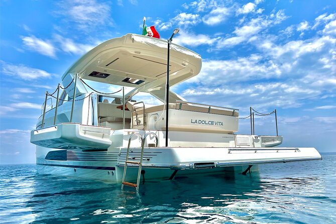 Private boat tour from Naples to Capri+Amalfi Coast JEANNEAU DB43 - On-board comfort and drinks: what you’ll actually feel during the day
