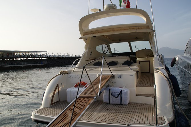 Private Cruise from Naples to Capri and Amalfi Coast - yacht 50' - Naples to Megellina Harbour: Starting fast, not stuck