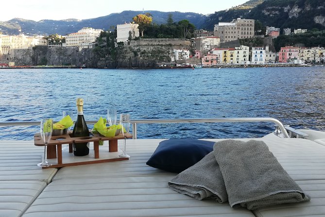 Private Cruise from Naples to Capri and Amalfi Coast - yacht 50' - Cruising the island of Capri: swim, snorkel, and admire the icons