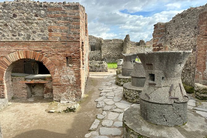 Private Guided Tour of Pompeii Excavations - How to plan your Pompeii day around a 2-hour tour