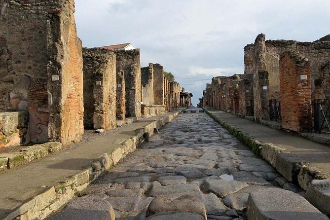 Private Guided Tour of Pompeii. Sunset Tour - Foro de Pompeya: The Main Square, Explained