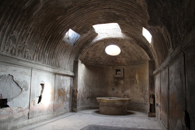 Private half-day tour with expert guide in the archaeological site of Pompeii - Foro de Pompeya: The Ancient City’s Business and Social Hub