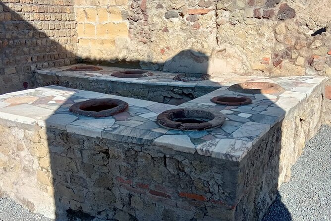 Private Tour in Herculaneum with an authorized guide - Roberta Avilia Guida Turistica and the way she handles real groups