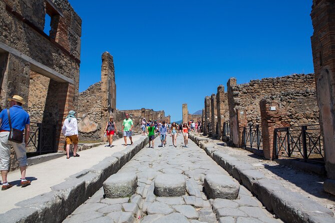 Private Tour in Pompeii Sorrento and Positano - The drive between towns: why the car matters on the Amalfi side