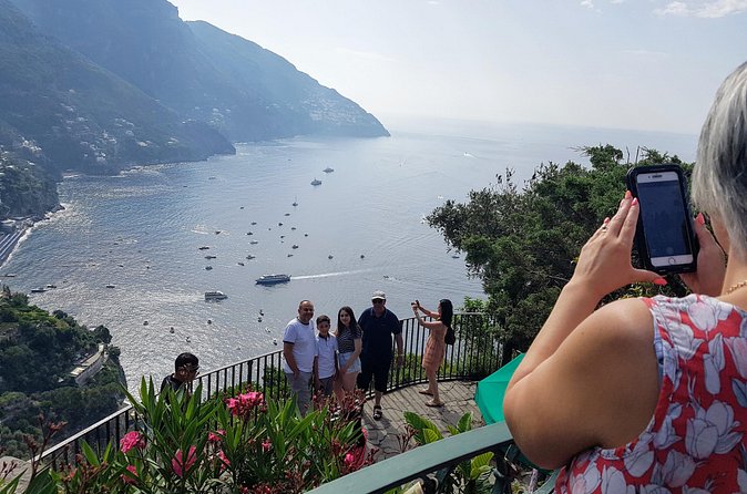 Private Tour of Amalfi Coast with our English - speaking drivers - The driver experience: When hosting turns into a highlight