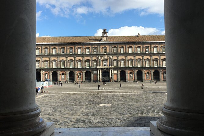 Private tour of Naples with street food tasting - Spaccanapoli and Piazza del Gesù Nuovo: where old Naples becomes real