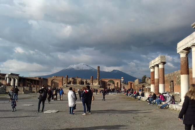 Private tour of the Pompeii excavations - Why private guidance beats an audio guide in Pompeii