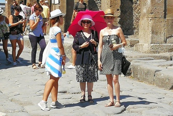 Private tour of the Pompeii excavations - Meeting at Piazza Esedra and getting tickets sorted