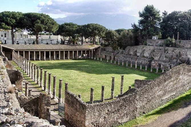 Private Tour Rome to Pompeii in private vehicle or fast train - Rome-to-Pompeii transport: luxury car vs train for a 10-hour day