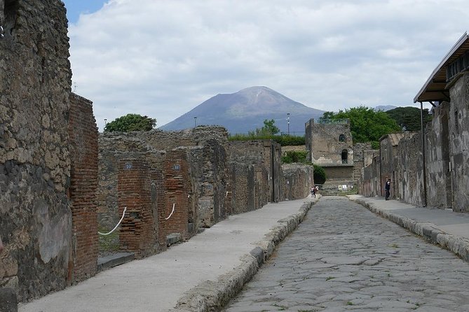 Private Transfer From Naples to Ravello/Sorrento stop at Pompeii - Naples-to-Amalfi Transfers Feel Better With a Pompeii Stop