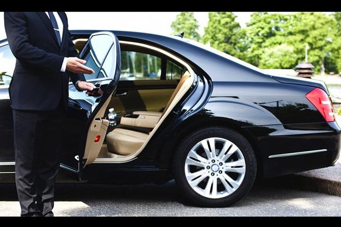 Private transfer from Naples to Sorrento - Inside the vehicle: air-conditioning, Wi‑Fi, and room for real bags