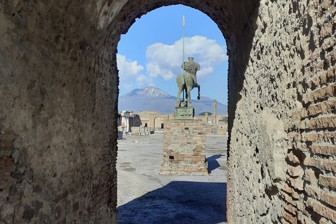 Semi - Private Tour of Pompeii with an Archaeologist - How Much of Pompeii Will You See?