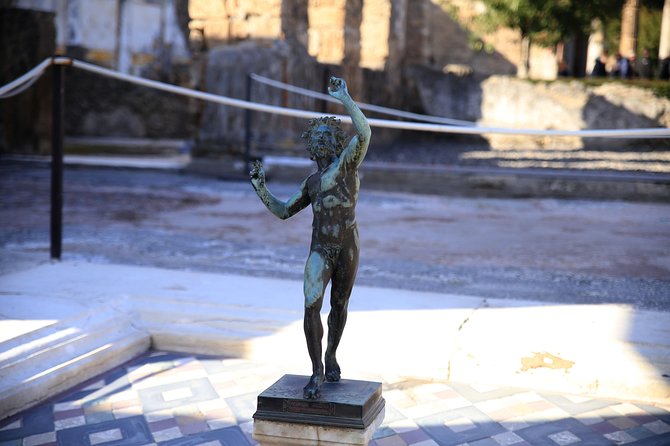 Skip-the-Line Best of Pompeii in one Day Tour w Local Guide & new opened houses - Stop 3: Foro de Pompeya and the civic center feeling