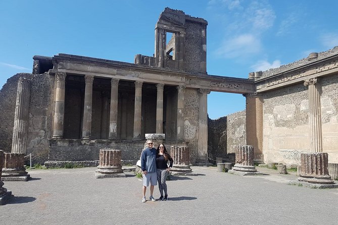 Skip-the-Line Pompeii Archaeological Site with Private Guide - Small group size (max 14) and English commentary