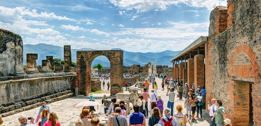 Sorrento: Pompeii Tour with guide, ticket & lunch included - What to wear and bring for Pompeii walking (and the no-big-bag rule)