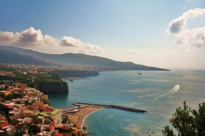 Sorrento, Positano and Pompei Private Tour with Lunch - Positano’s cliffside hour: photos, steep streets, and getting dropped right near it