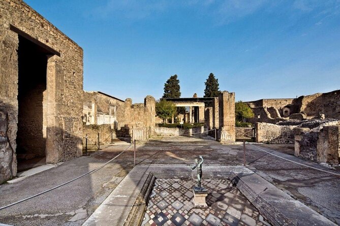 Sorrento private tour from Naples Train Station with Pompeii and Positano - Sorrento for shopping breaks and people-watching