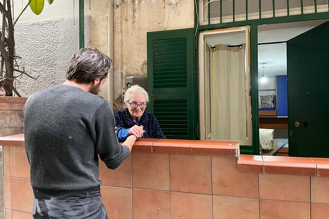Spanish Quarters, to discover folklore, artisans and local life - Maradona and Totò, explained like local references (not trivia)