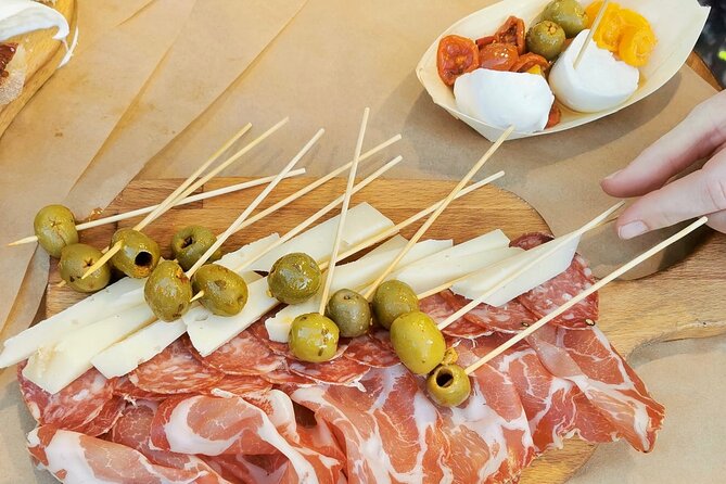Tasty Ancient Naples & San Gregorio Armeno Food, Wine and Sightseeing Tour - Piazza Bellini to Via dei Tribunali: tarallo, Pulcinella, and pizza you can feel