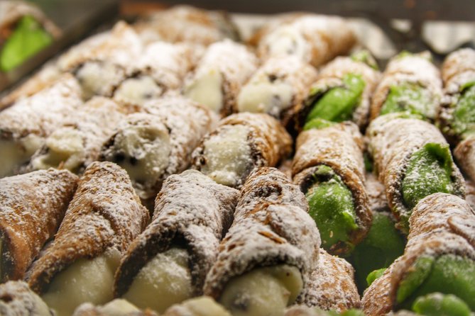 Tasty Ancient Naples & San Gregorio Armeno Food, Wine and Sightseeing Tour - Via San Gregorio Armeno: nativity workshops and the city’s craft culture