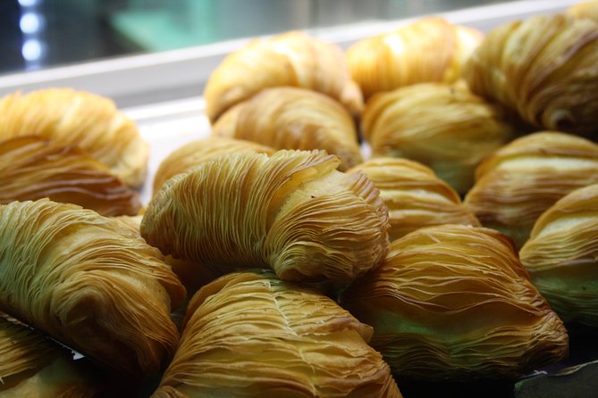 Tasty Naples Street Food Tour of MustEat Gourmet Specialties and MustSee Sites - Stop 5: Piazza del Gesù Nuovo for a final taste-and-walk beat