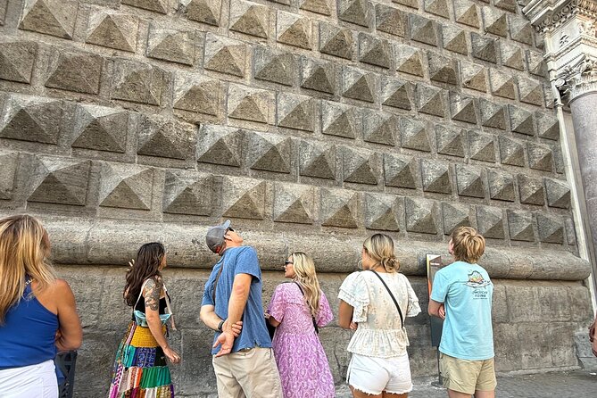 The 10 flavors of Naples tastings in the historic center - Street Food on Church Steps: the San Domenico Moment