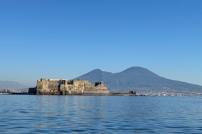 The Coast of Naples by Boat - The 90-minute route: from Il Castel dell’Ovo to the presidential villa
