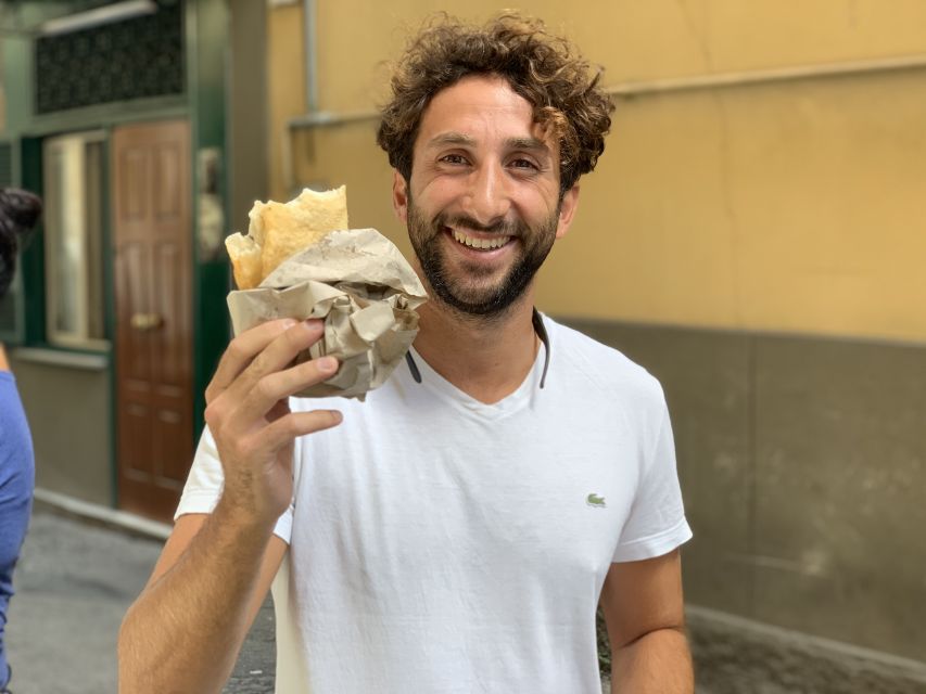 The Original Street Food & Market Tour of Naples - Pignasecca Market for One Full Hour: The Snack Lineup