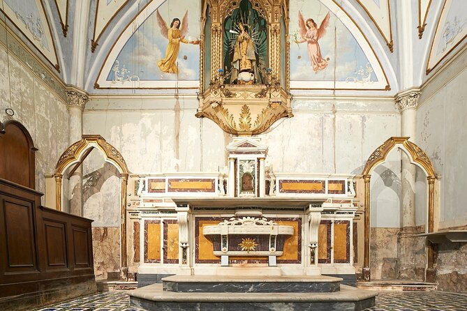 The Skull with the Ears: the Cult of the Dead in the Church of S. Luciella - Chiesa Museo di Santa Luciella ai Librai: A tiny space with very serious meaning