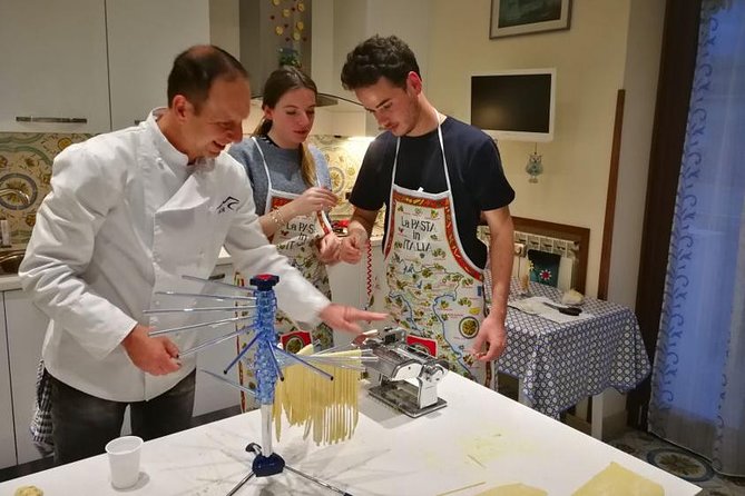 The Ultimate Neapolitan Cooking Class with Local - The three-course meal with wine and Naples views: how the evening lands