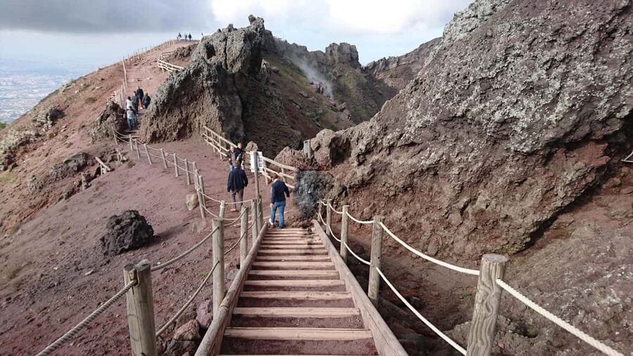 TICKET VESUVIUS SKIP THE LINE WITH SUPPORT ASSISTANCE - Crater time and views: what you’ll see from up top