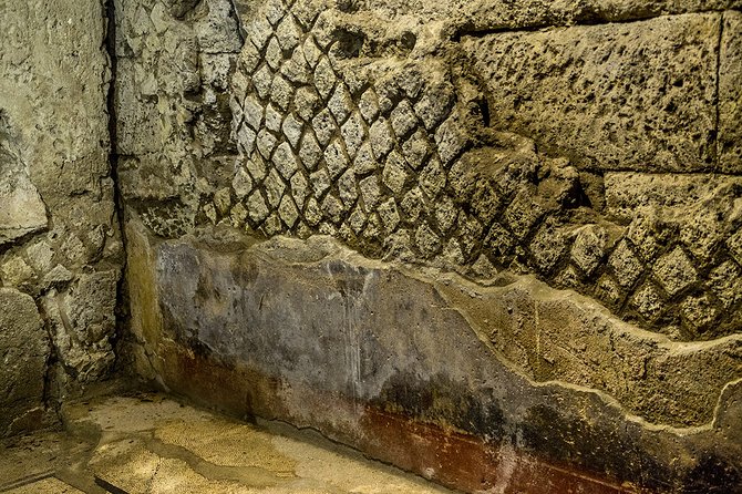 Tour Naples Historical Center and Underground Naples - Entering Naples Underground: why this stop is the point