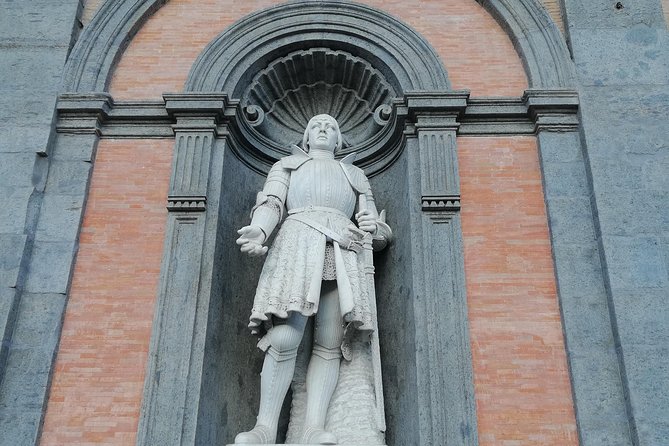 Tour of Naples - Piazza del Gesù Nuovo: Baroque Facade and the Piperno Details