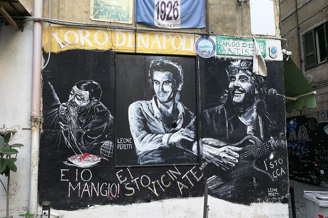 Tour of Naples and his Idol Diego Armando Maradona - Quartieri Spagnoli: narrow alleys and the real Diego-mania feeling