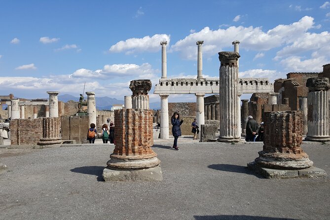 Tour of Pompeii & Amalfi Coast with Skip the Line & Pick Up from Naples Port - Getting From Naples Port to Pompeii in a Private Minivan