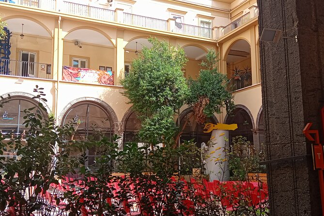 Tour of the Spanish Quarters and the monumental centre of Naples - Quartieri Spagnoli alleys: where Naples feels lived-in