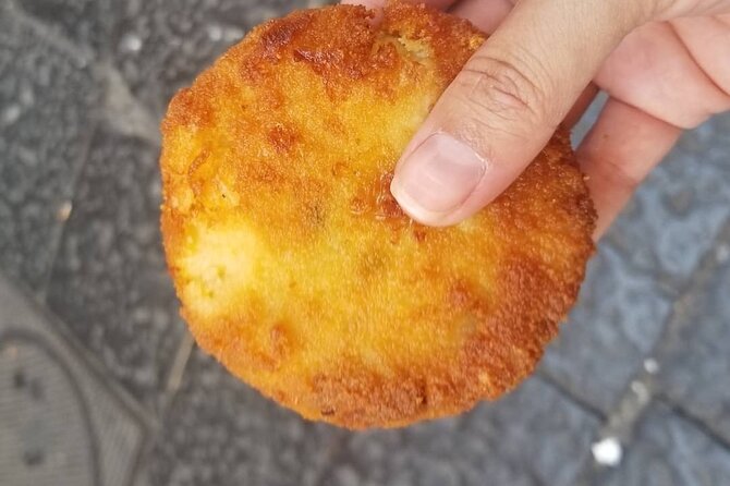 Transfer from Naples Airport to Naples - What’s Included vs. What You Should Bring
