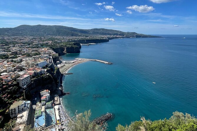 Transfer from Naples airport to Sorrento - Naples Airport to Sorrento: a private ride that starts fast