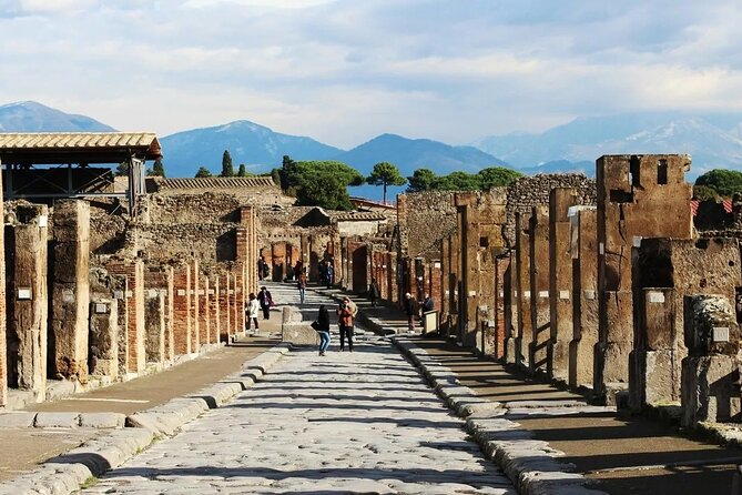 Transfer from Naples to Positano/Sorrento via Pompeii or vice versa - A One-Way Naples–Positano/Sorrento Transfer With a Pompeii Breather